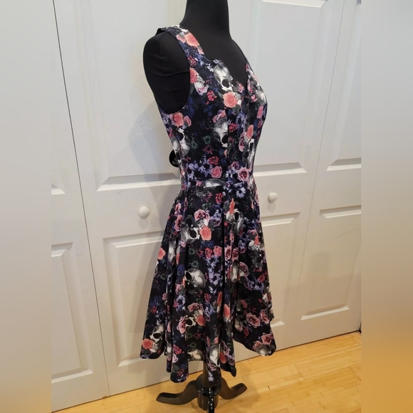 Hot Topic Hell Bunny floral skull cutout skater Rockabilly tank dress S - Picture 3 of 8